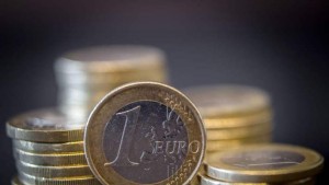 L’euro au plus bas se rapproche de la parité avec le dollar