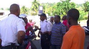 La police intervient à la station-service de Kawéni