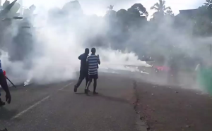 Jets de grenades lacrymogènes à Bandrélé (vidéo)