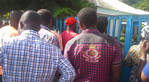 Les grévistes envahissent l’école maternelle de Bandrélé (video)