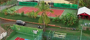 Sport : tournoi de tennis à Koropa