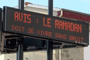 Le panneau de la honte : « le ramadan doit se vivre sans bruit »