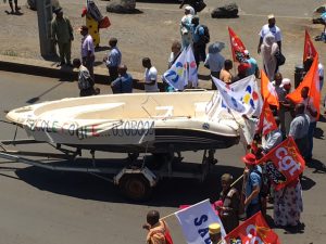 Les manifestants se dirigent vers Kaweni