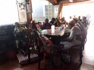 Le Coco Club Senior fait sa rentrée et accueille 50 personnes âgées ce matin avec un atelier « plantes médicinales »