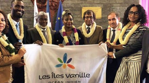 « Cette transition a pris la forme d’une transmission symbolique d’un drapeau entre l’Union des Comores et Mayotte »