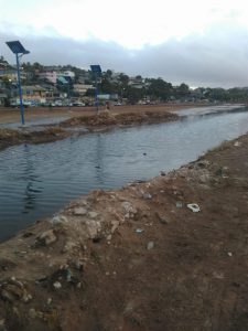 Grandes marées : l’eau monte sur le terre plein de Mtsapéré