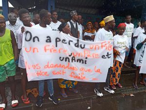 Marche blanche à Kawéni