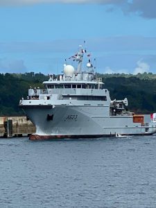 Le navire militaire le Champlain a déchargé hier sa cargaison pour le CHM