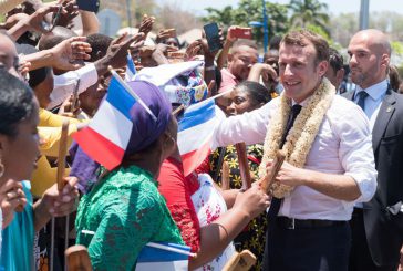 Emmanuel Macron veut « durcir les conditions d’accès à la nationalité française »