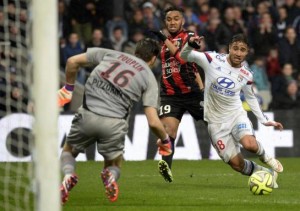 Football, Ligue 1 : Paris prend le pouvoir après la défaite de Lyon