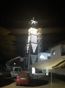 Le minaret de la mosquée de Tsingoni en cours d’achèvement