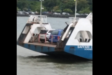 Vidéo : une barge circule sans rampe d’accès