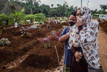 Des centaines d’enfants morts de la covid en Indonésie remet en question tout ce que l’on croyait