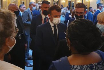 Emmanuel Macron réaffirme auprès de Ramlati Ali son engagement pour la piste longue