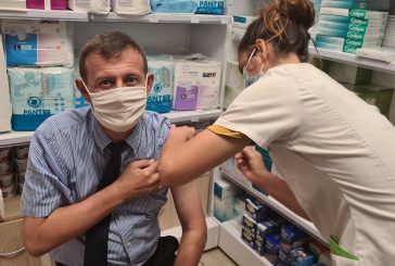Les autorités montrent l’exemple en matière de vaccination