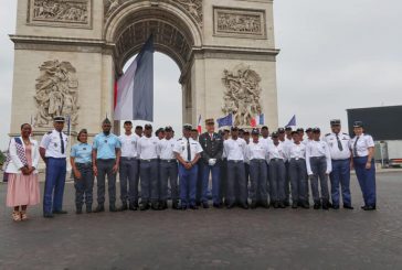 Les cadets de Mayotte portés en Triomphe