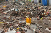 Après les fortes pluies, des torrents de déchets à Kawéni