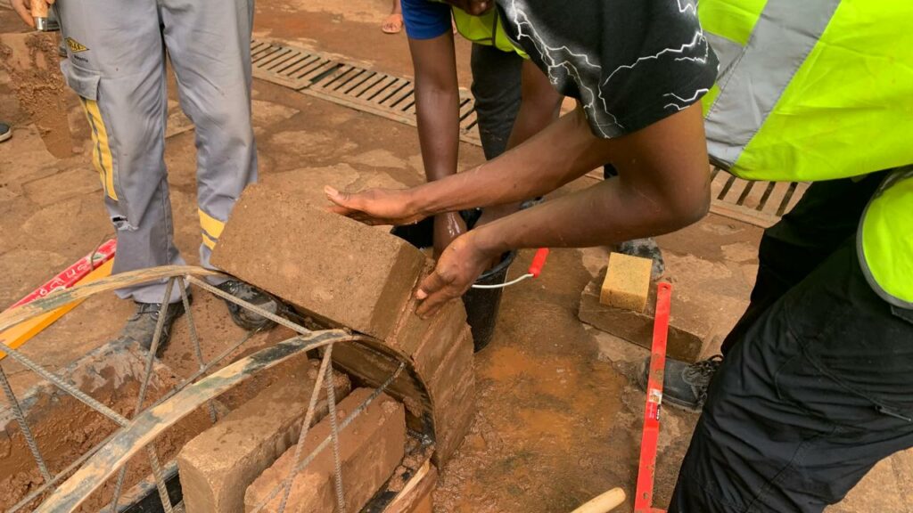 Redécouvrir la construction en terre à Mayotte (photos) 2 construction en terre 2