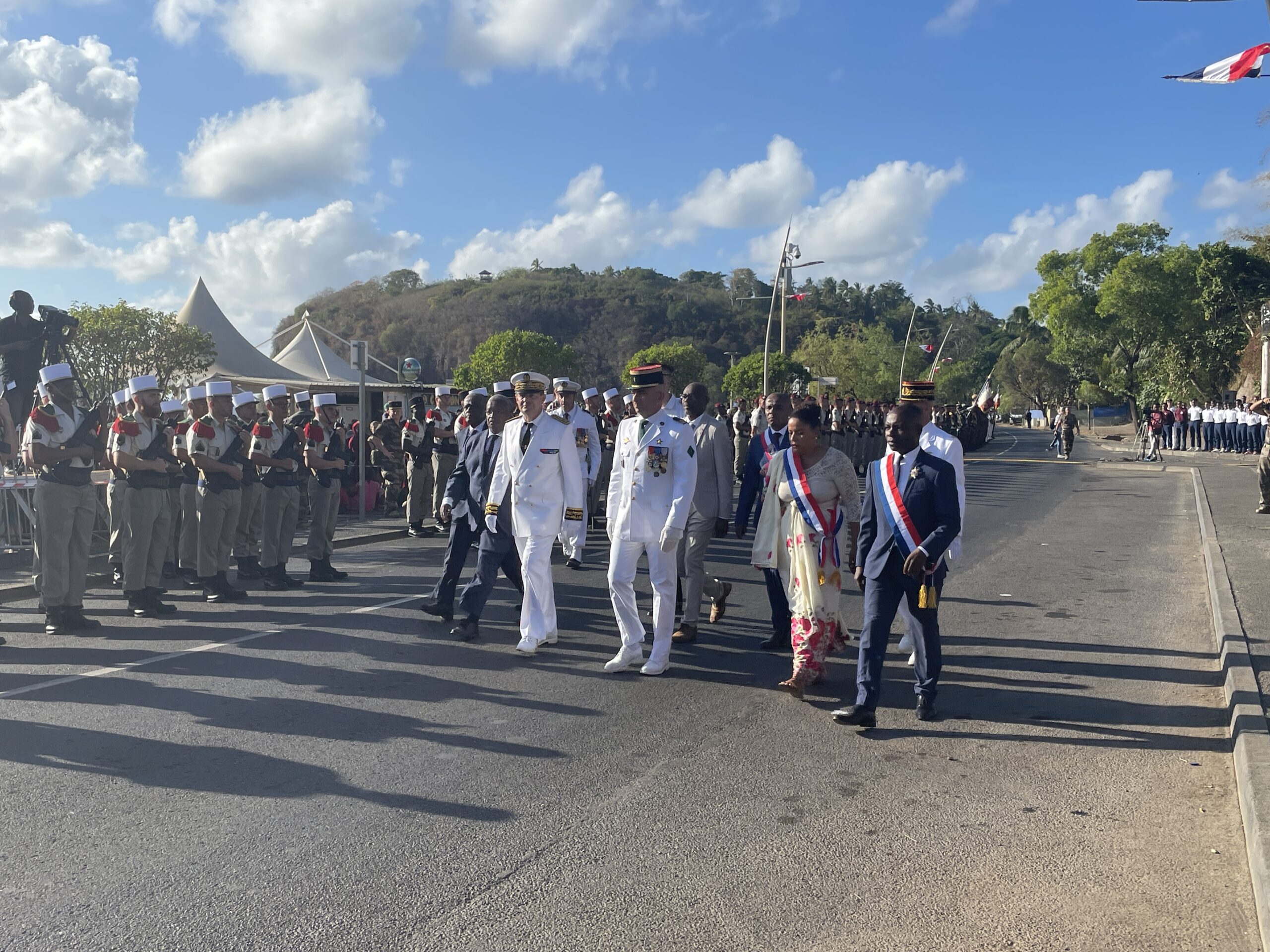 Un défilé militaire convivial qui a rassemblé de nombreuses personnes