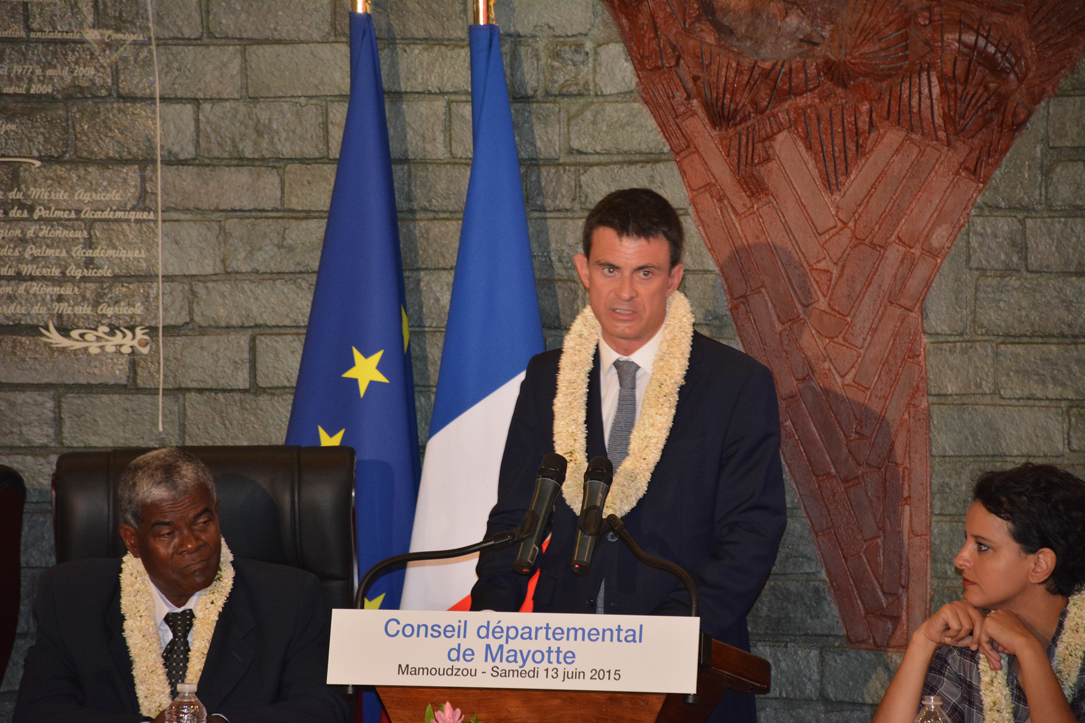 Valls : “Mayotte, c’est pleinement la France. La France, c’est pleinement Mayotte.” (photos)