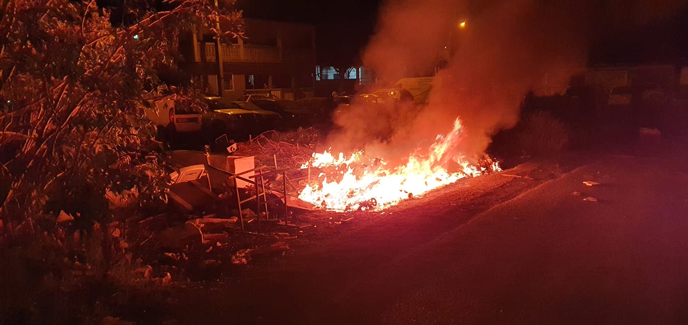 Petite Terre : en une nuit, deux barrages enflammés