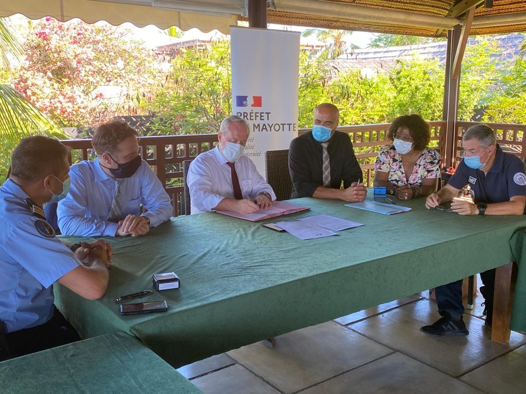 Un protocole avec Majicavo pour favoriser les reconduites des étrangers incarcérés