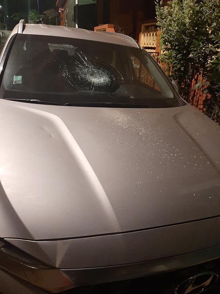 Combani : ils détruisent des voitures au hasard