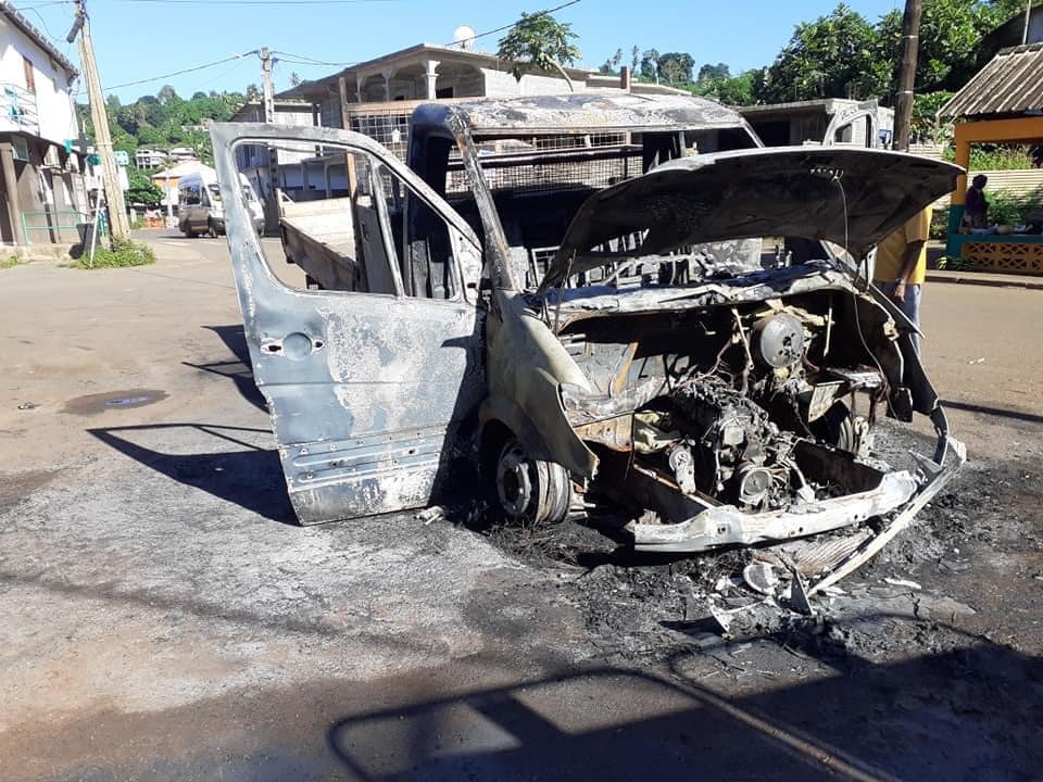 Un camion en feu à Mtsangamouji réveille les riverains