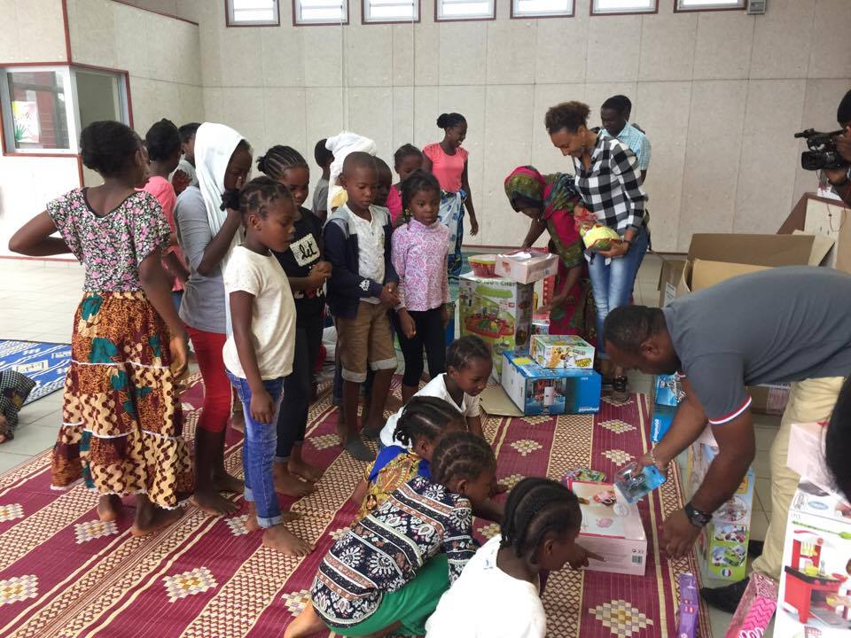 Distribution de jouets à Ongoujou pour l’école élémentaire