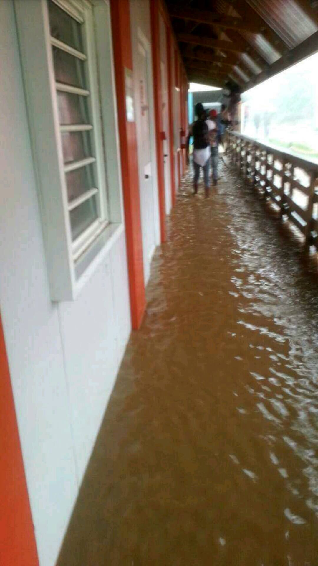 Inondation : “Et vous parlez d’un lycée…”