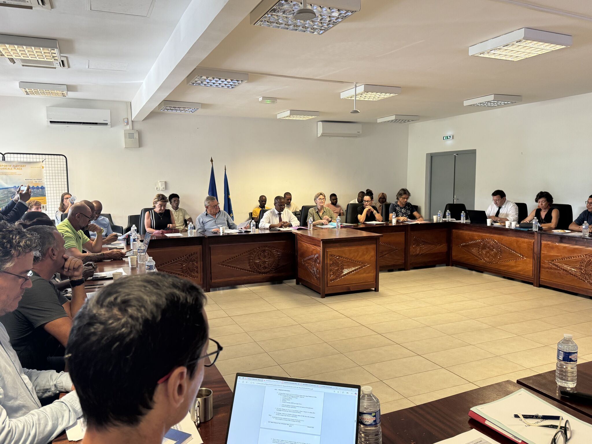 Un bassin flottant pour mieux apprendre à nager