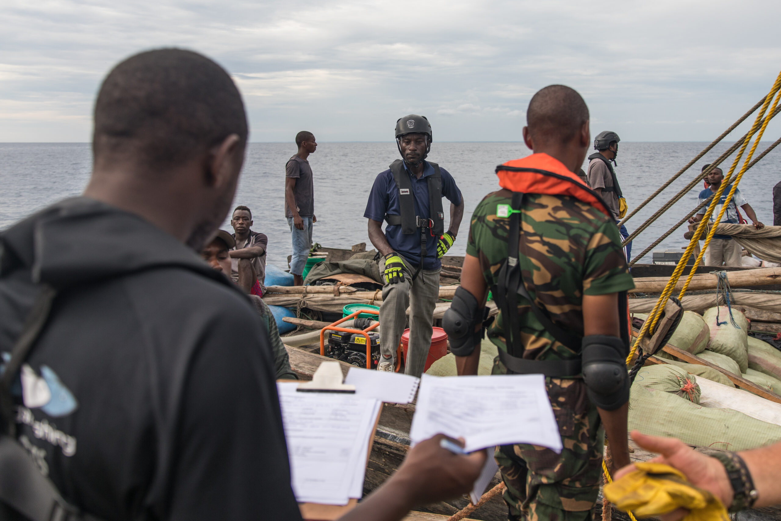 Sea Shepherd et les autorités tanzaniennes arrêtent des trafiquants de bois dans le canal du Mozambique (photos)