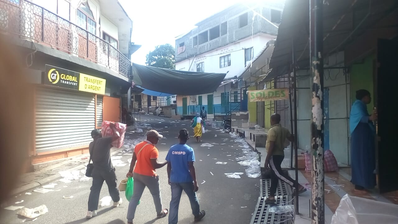 Les affrontements continuent à Majicavo, les commerces ferment aujourd’hui
