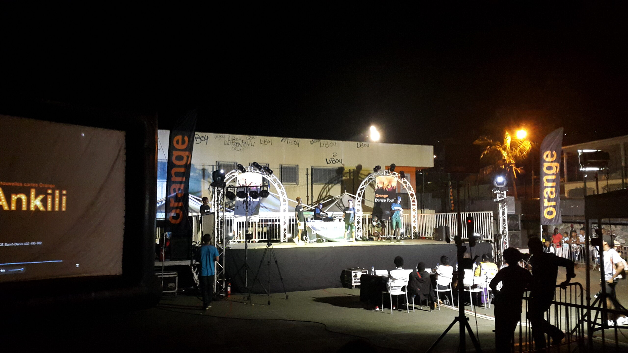 5 étoiles gagnent l’Orange Dance Tour