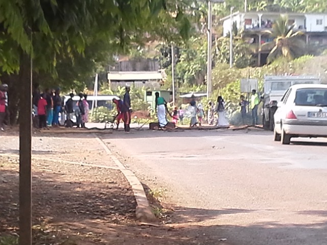 Blocage à Hajangua et jets de pierres