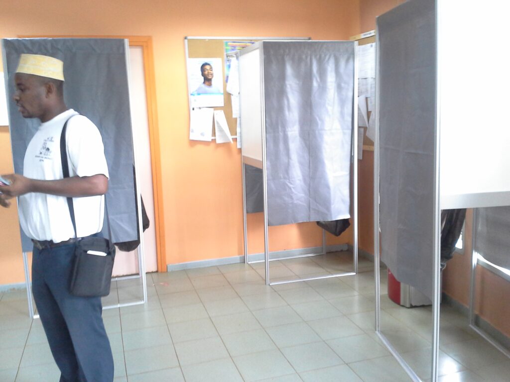 Elections Les Républicains : des bureaux de vote pris d'assaut 12 20160131 082337