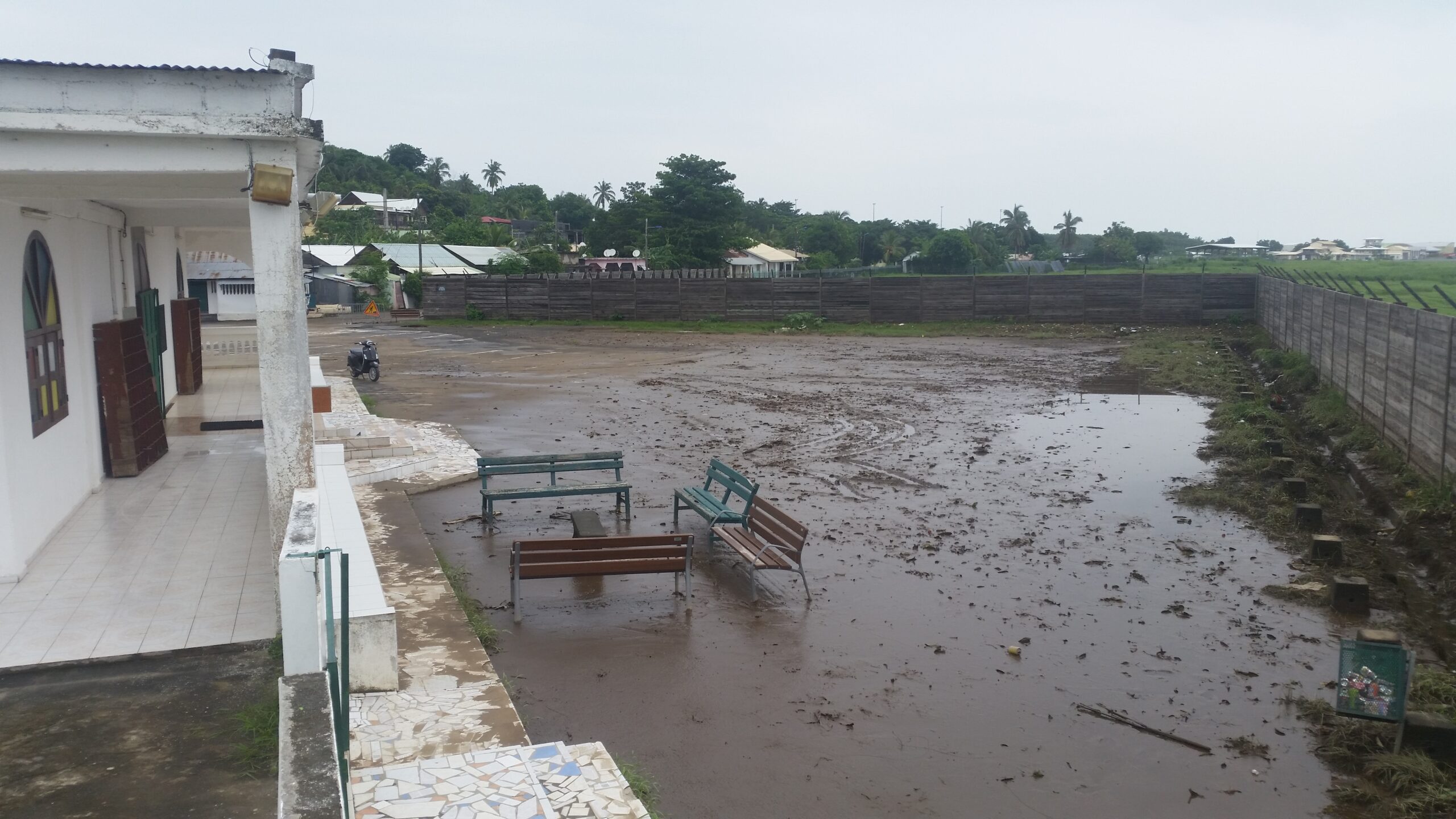 La mosquée de Pamandzi inondée