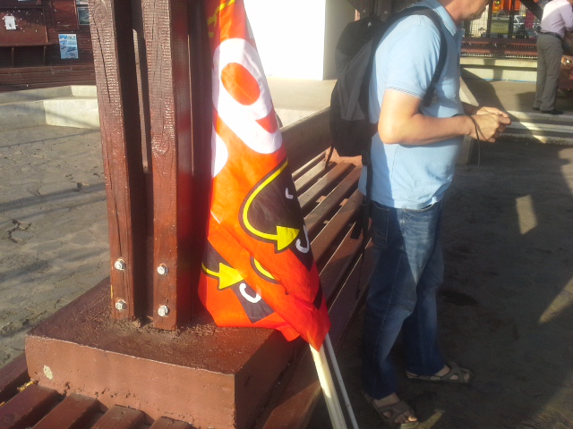 La MOM arrive : les grévistes en route pour l’aéroport