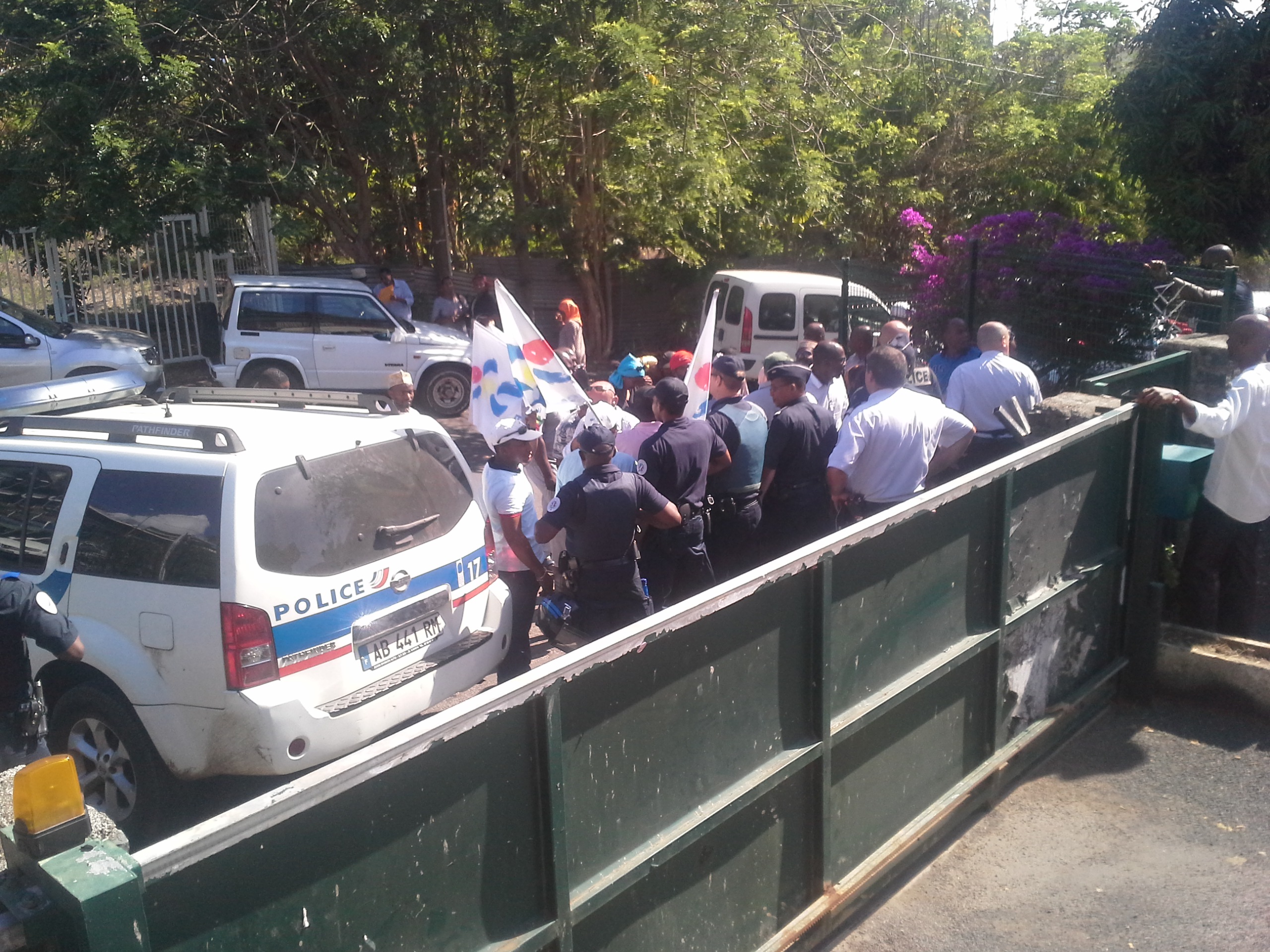 L’intersyndicale reçue par le vice-rectorat et oeufs jetés