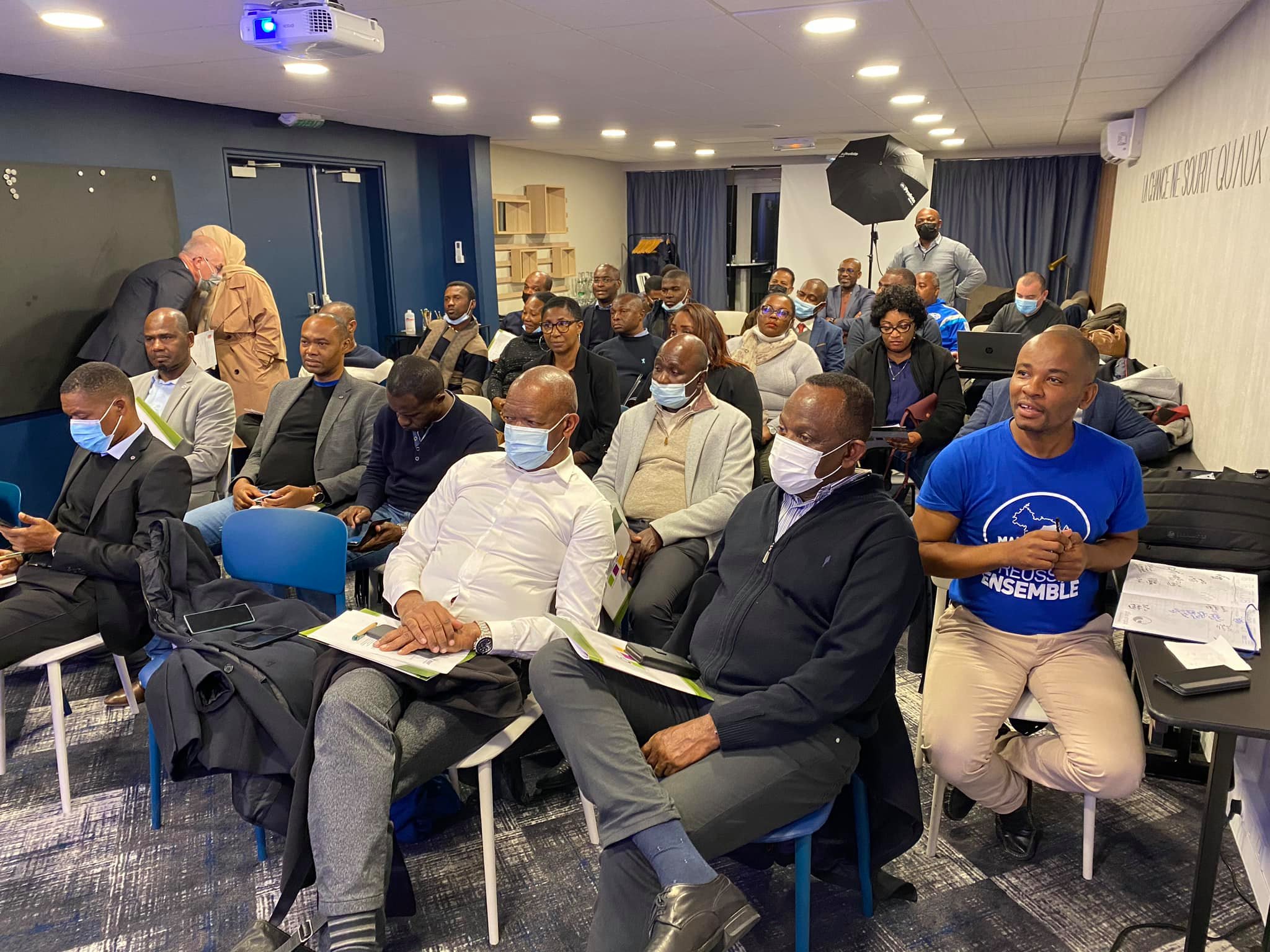 Les maires de Mayotte en ordre de bataille à Paris