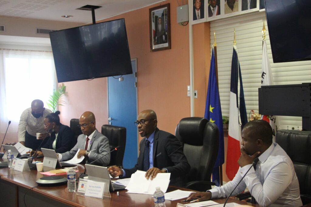 Vie politique et adoptions de rapports au conseil départemental 2 262503350 2116517535179320 8680290541247918275 n