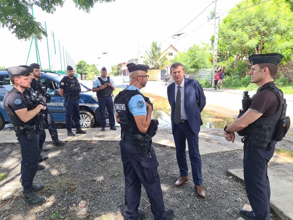 Le préfet se rend au lycée de Petite-Terre théâtre de nouveaux heurts
