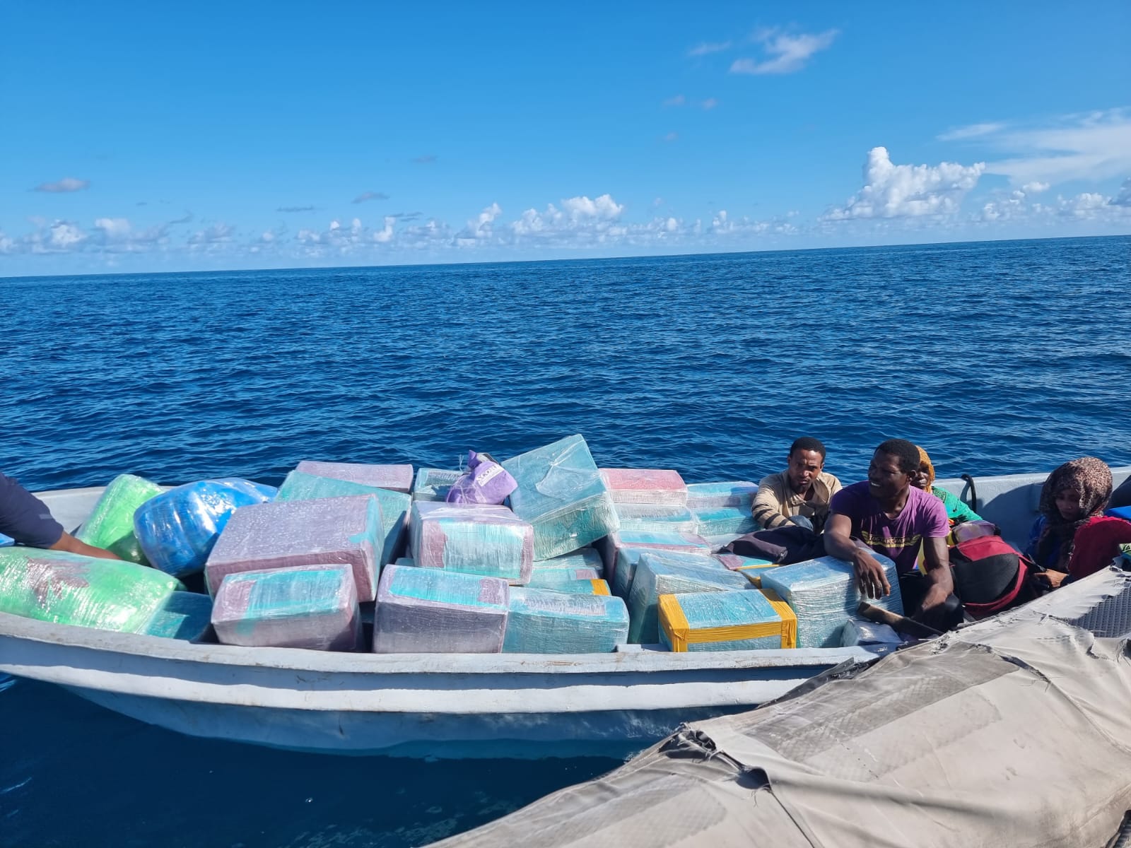Nouvelle grosse saisie sur un kwassa de cigarettes et de bangué