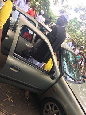 Accident à Tahiti plage en raison d’un arbre sur la route