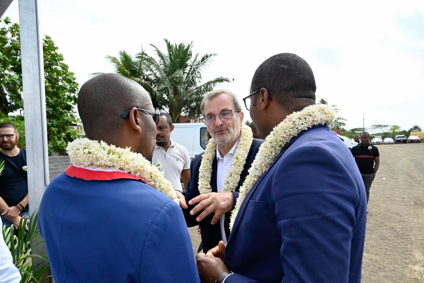 Le ministre délégué à la découverte de Caribus