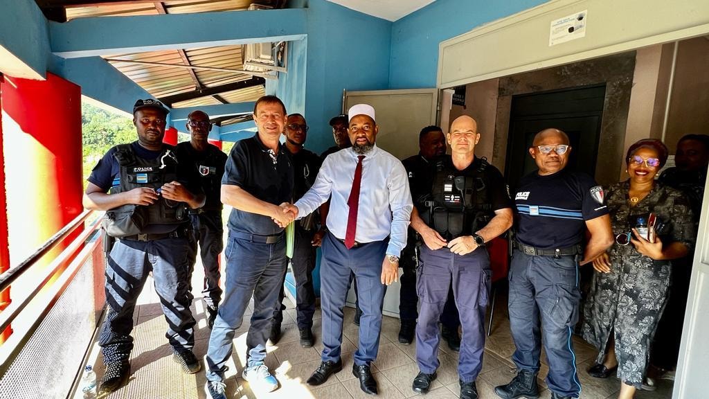 Le préfet de Mayotte en visite à Dembéni pour soutenir la mobilisation des forces de l’ordre sur le terrain