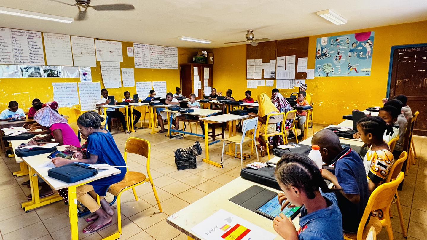 “Joli Mois de l’Europe” : Likoli Connect, une action pour initier et sensibiliser au numérique dans les écoles de Dembéni