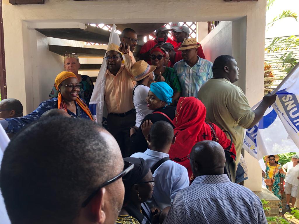 Les grévistes du SNUipp en grève ont investi le vice-rectorat (vidéo)