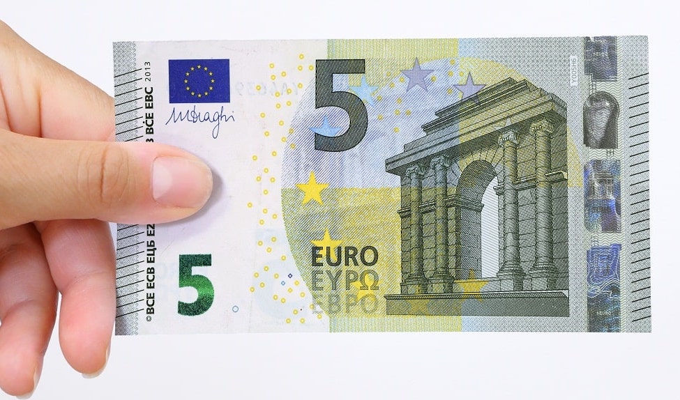 Un jeune papa de 19 ans condamné à un an de prison ferme… pour 5 euros !