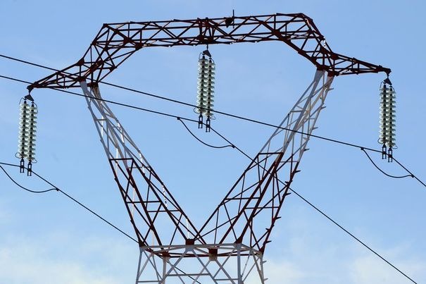 Construction de la ligne haute tension de 90 000 Volts entre Longoni et Sada